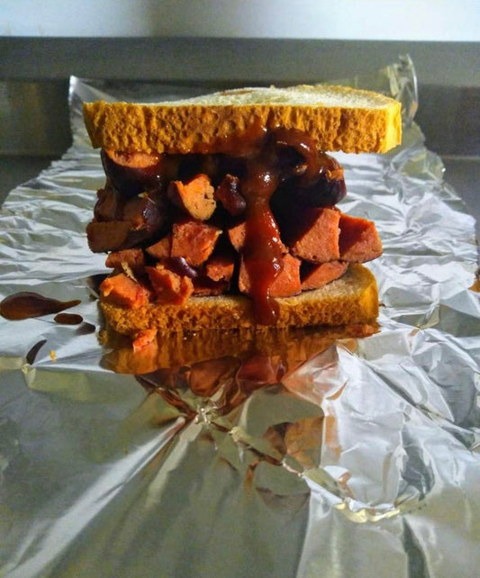 SMOKED LINK SANDWICH W/ CHIPS