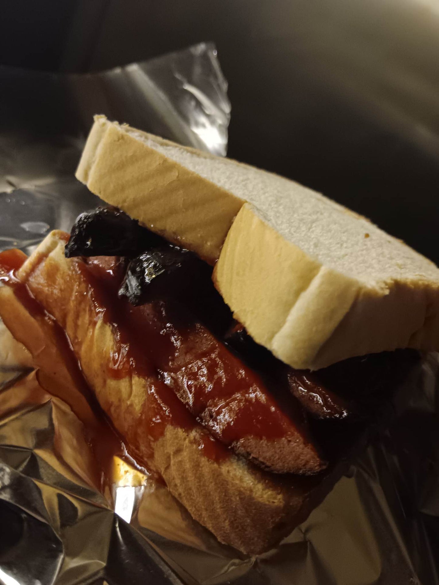 SMALL SAUSAGE LINK SANDWICH W/ CHIPS